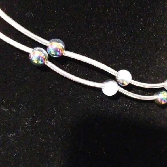 Silver and Crystal Necklace - Picture 5 of 7